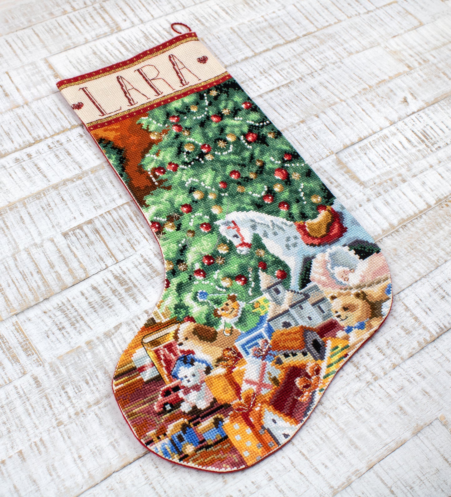 L8010 Cozy Christmas Stocking