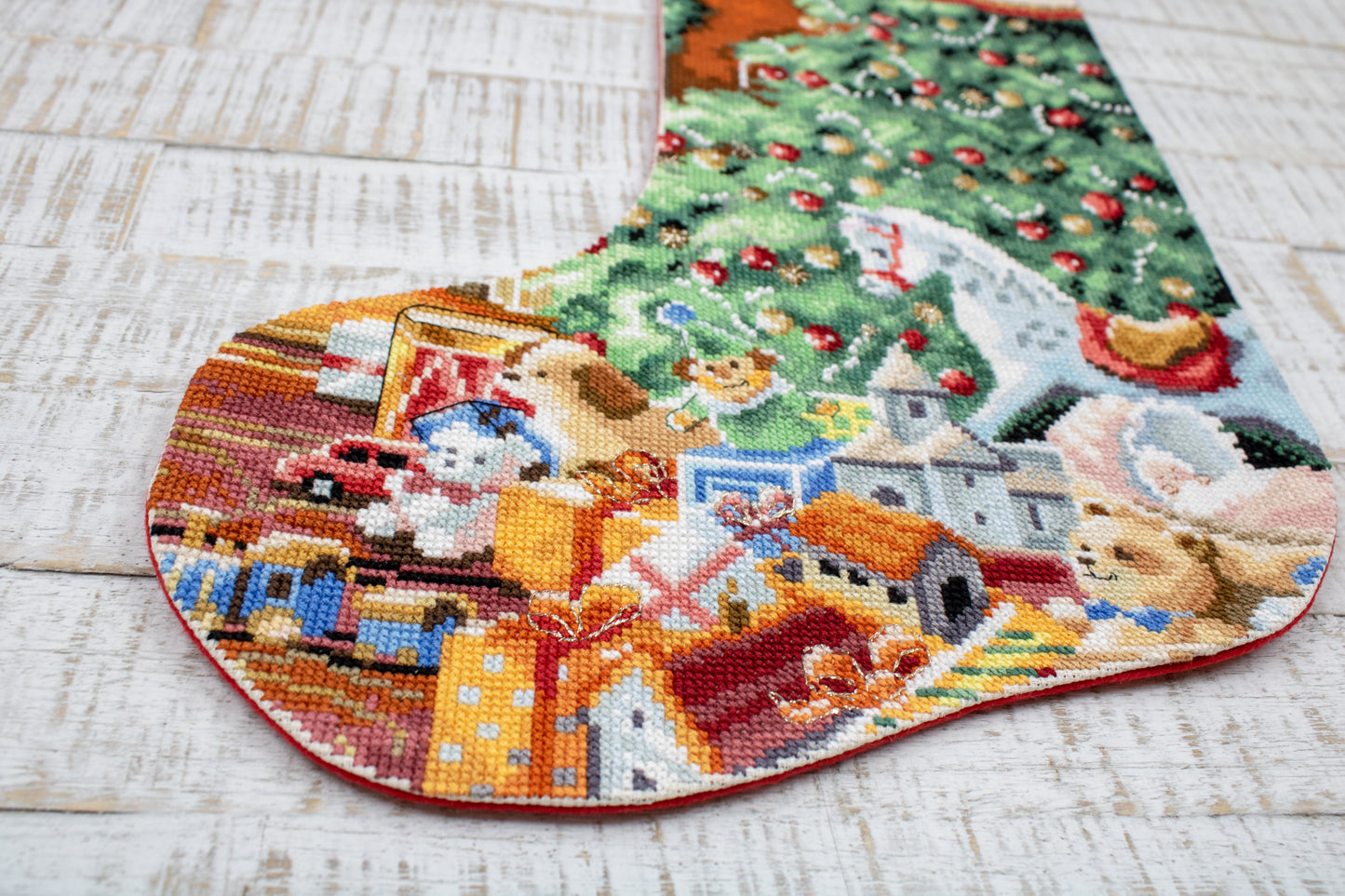 L8010 Cozy Christmas Stocking