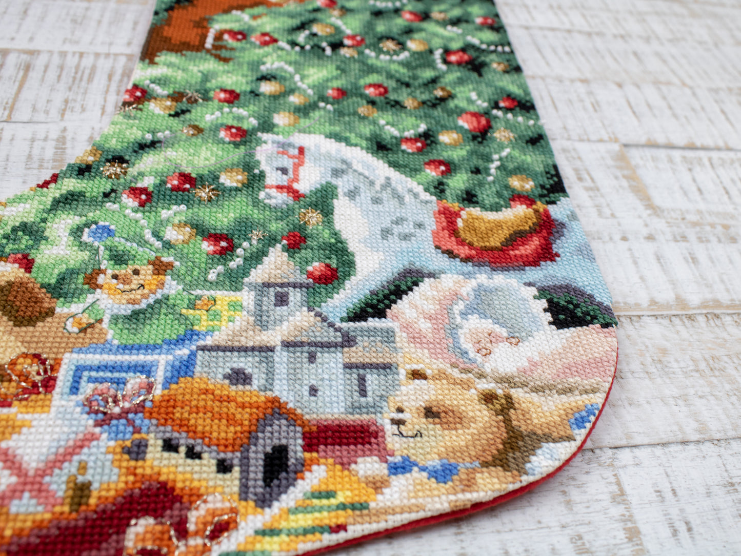 L8010 Cozy Christmas Stocking