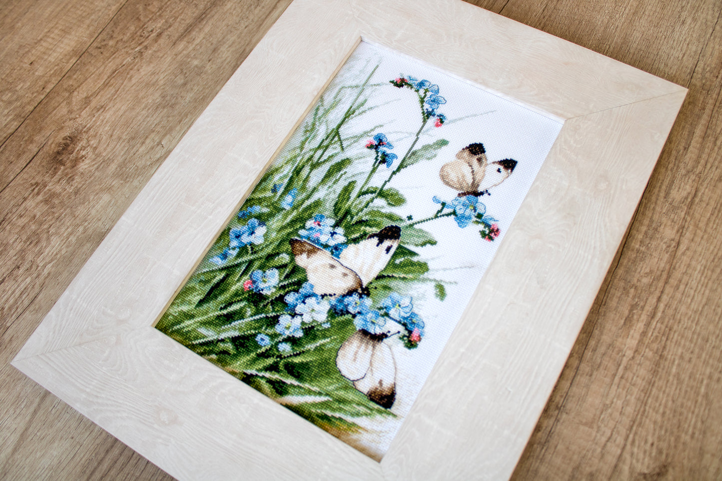 LETI 939 Butterflies and bluebird flowers