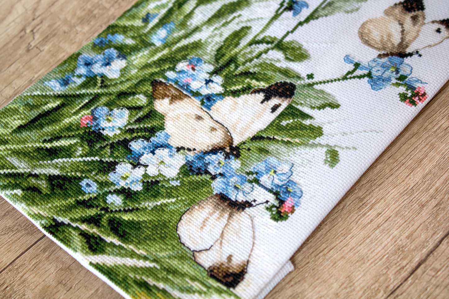 LETI 939 Butterflies and bluebird flowers