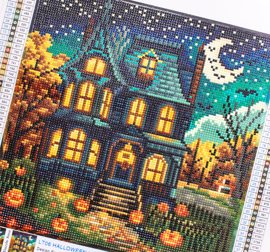 LT06 Halloween House