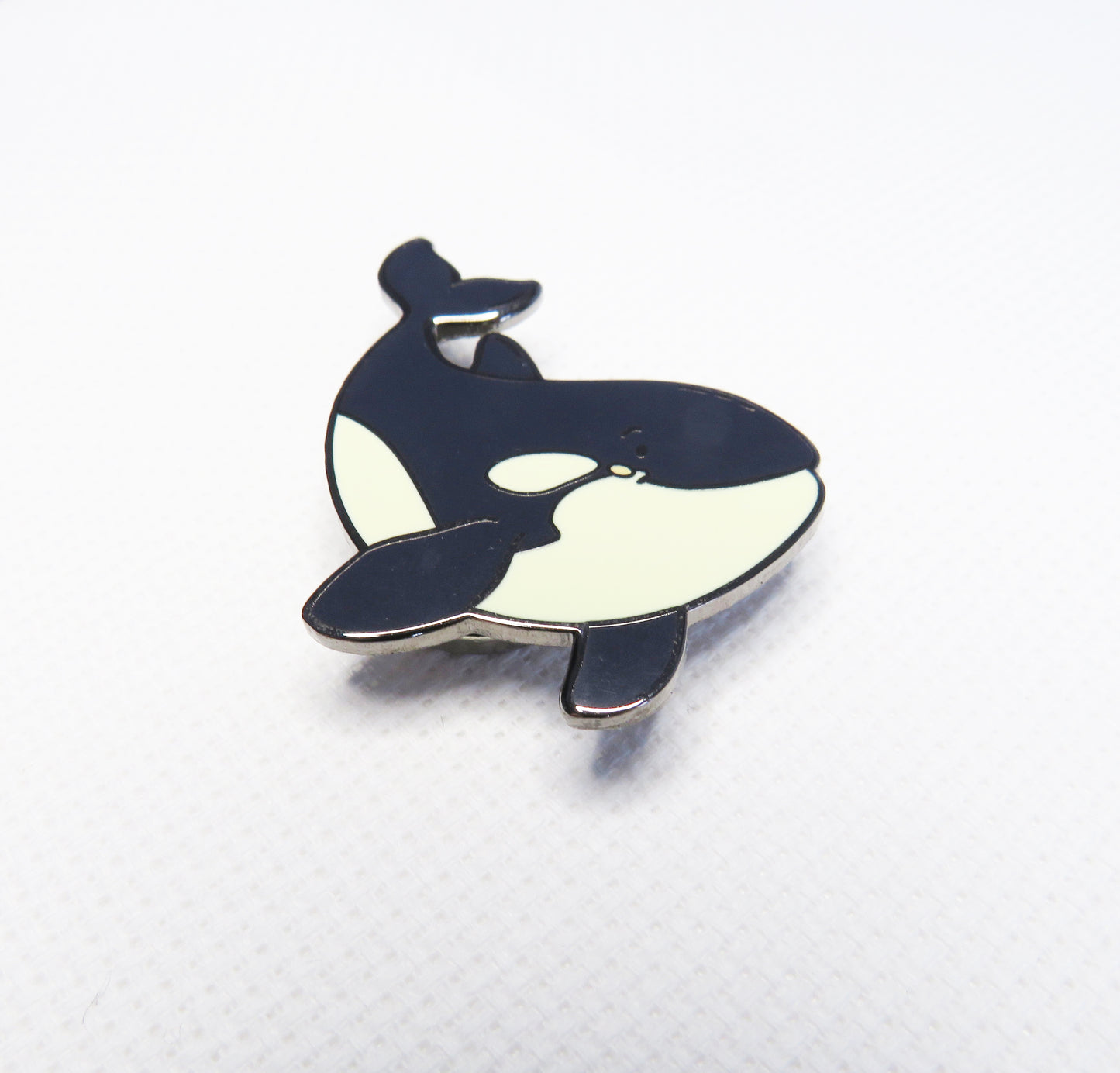 Orca whale-shaped needleminder on a white background
