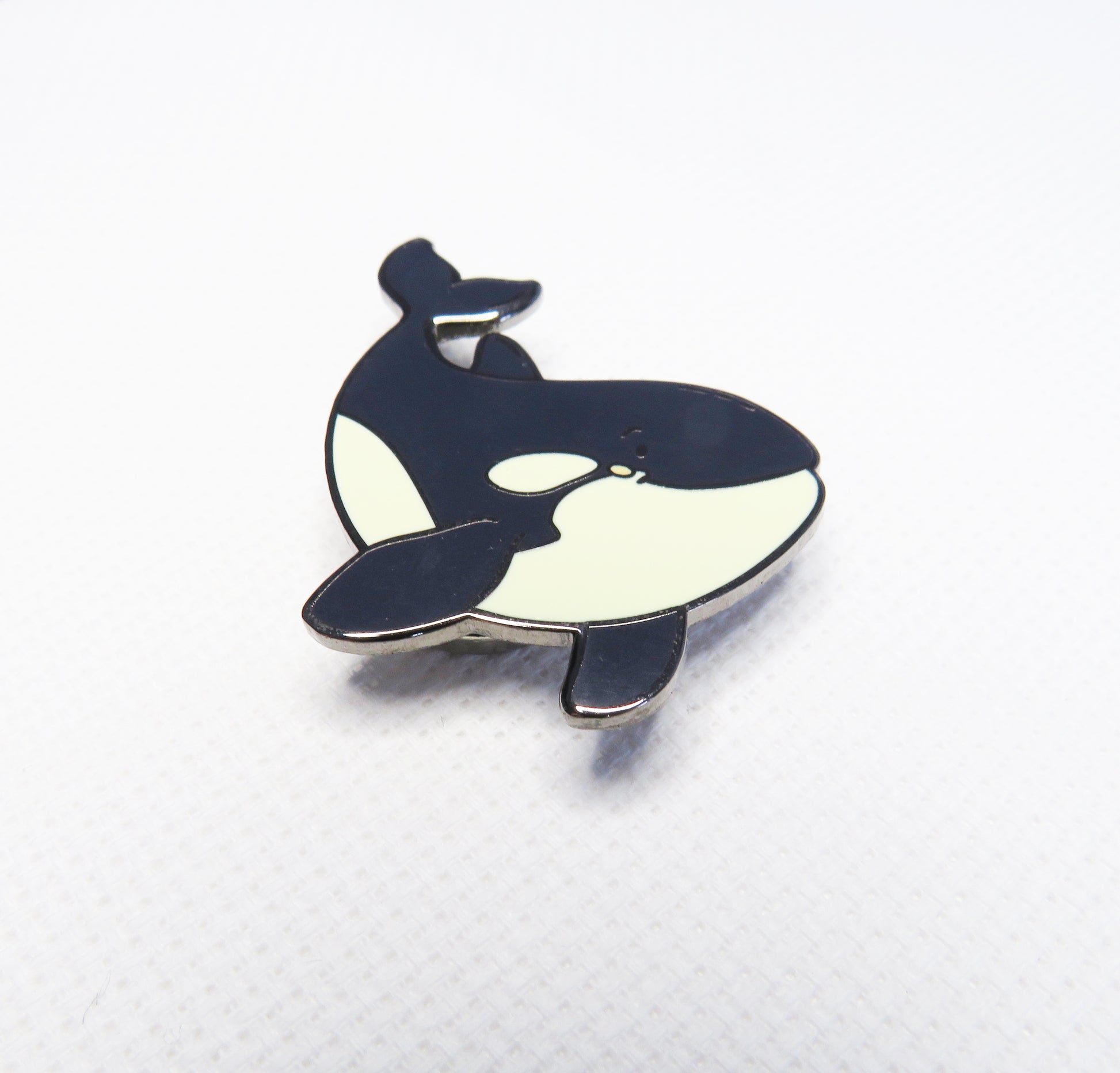 Orca whale-shaped needleminder on a white background