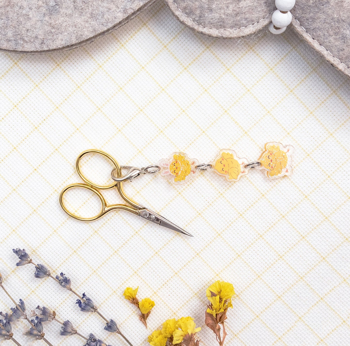 Letistitch SKU 3102 Dancing Chicks - Scissors Minder