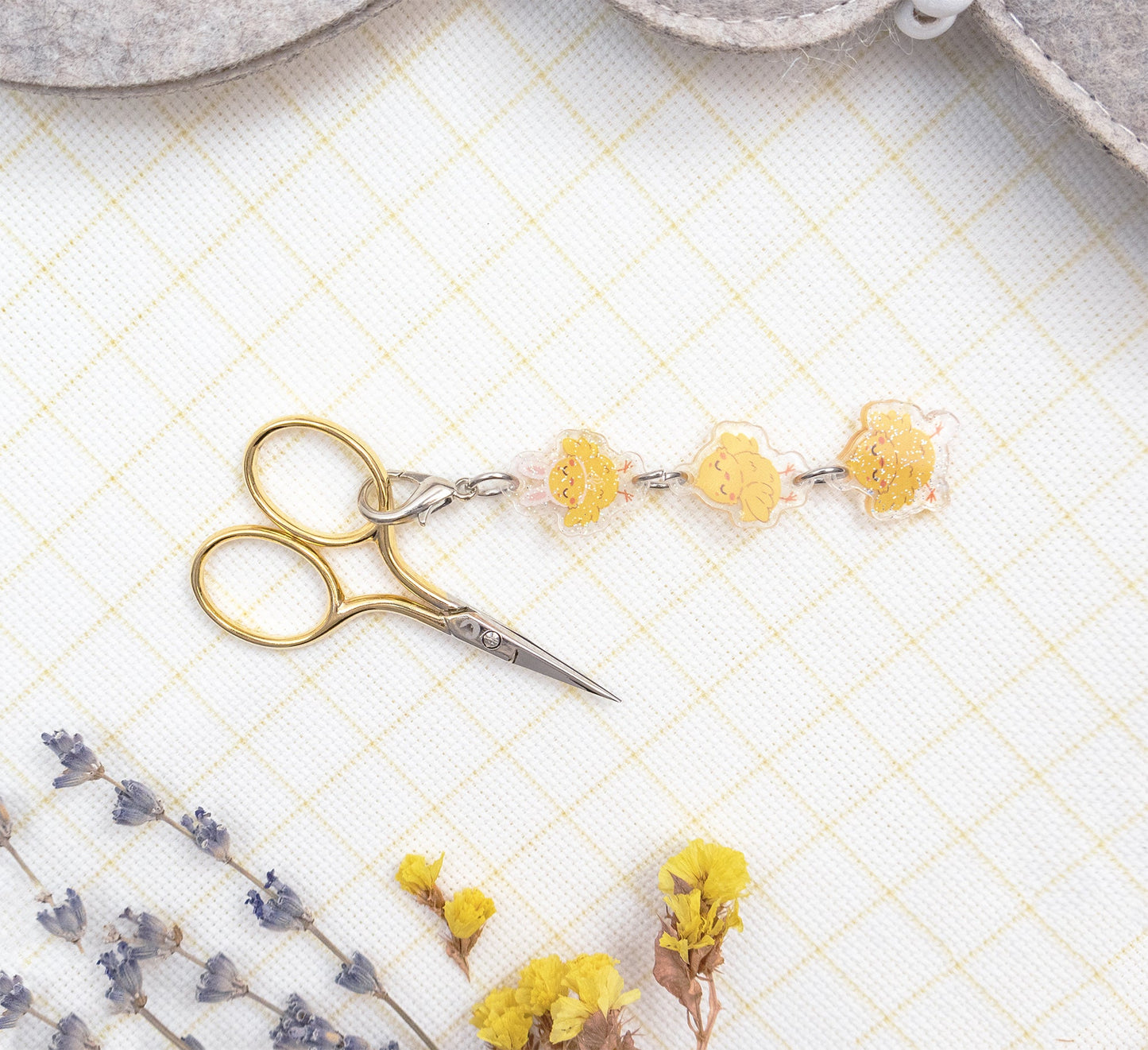 Letistitch SKU 3102 Dancing Chicks - Scissors Minder