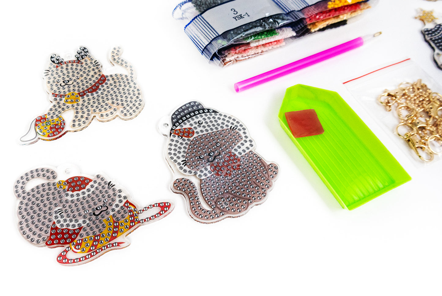 🎄🐱 Merry Meowmas – DIY Hanging Acrylic Charm Chains Kit (Kit of 6)