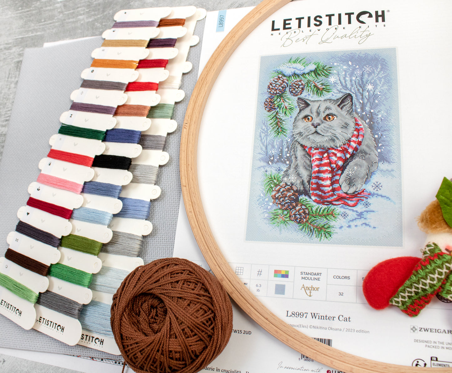 L8997 Winter Cat