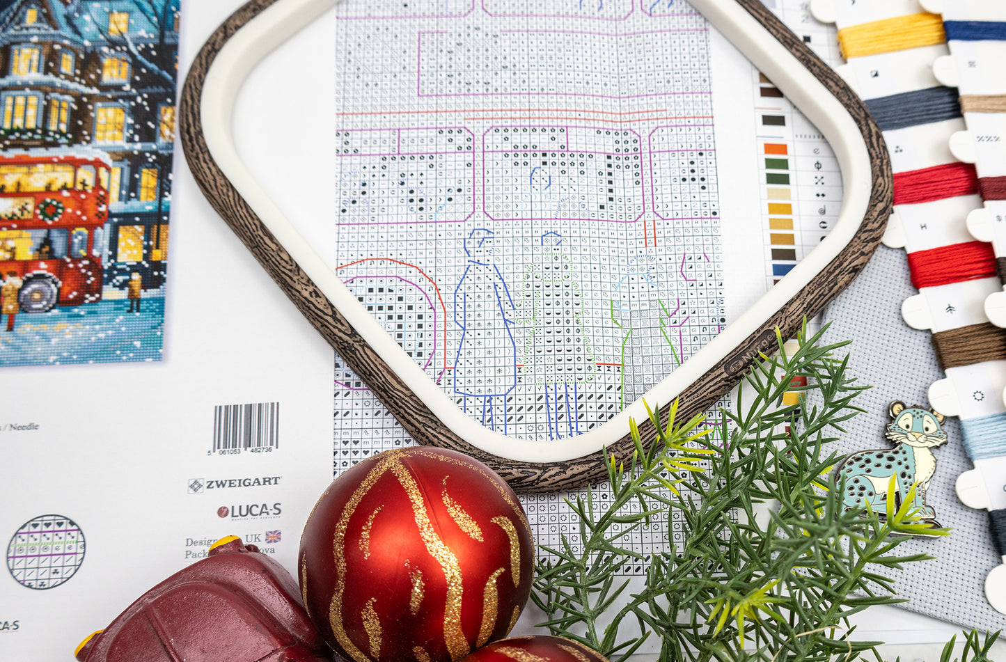 L9982 London Christmas Bus Cross Stitch Kit